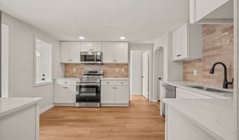 18 Grove Rd, Cromwell, CT 06416
