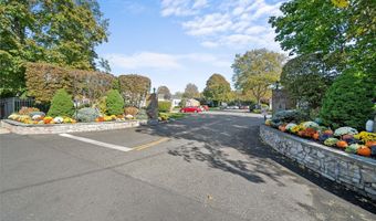 75 Harbor N, Amityville, NY 11701