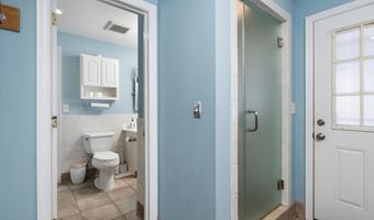 4 Twain Dr, Allentown, NJ 08501