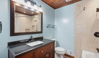 916 Whitney Dr, Apple Valley, MN 55124