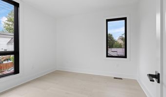 2007 S JOYCE St, Arlington, VA 22202
