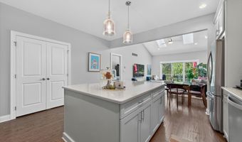3062 N Spurway Dr, Ann Arbor, MI 48105