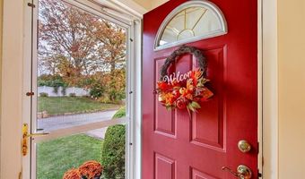 98 Iroquois Rd, Cumberland, RI 02864