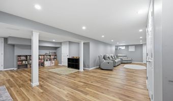 575 Garfield Ave, Belford, NJ 07718