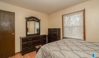 1204 N Lowell Ave, Sioux Falls, SD 57103