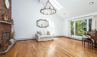 39 Sumner Brown Rd, Cumberland, RI 02864