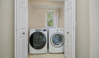 9 Casey Ct, Newport, RI 02840