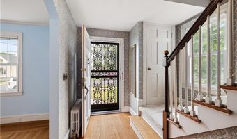 10 Pelham Pkwy, North Providence, RI 02911