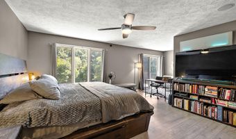 9820 Snow Pointe Dr SE, Alto, MI 49302