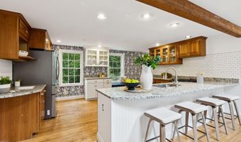43 Lakeside Dr, Falmouth, ME 04105