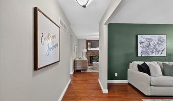 947 Oakfield Dr, Ballwin, MO 63021