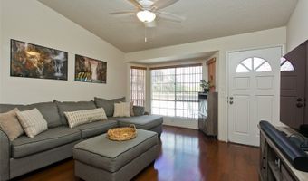 585 Mananai Pl 26W, Honolulu, HI 96818