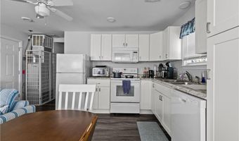 30 Warren Ave A, Middletown, RI 02842