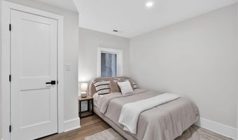 907 LAWRENCE St NE, Washington, DC 20017