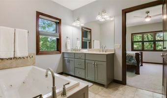 904 Timber View Dr, Altoona, WI 54720