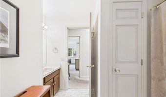 102 Pine Glen Dr, East Greenwich, RI 02818