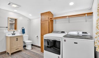 922 S Oak Ave, Aurora, MO 65605