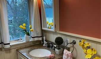 38 Houghton St, Barrington, RI 02806
