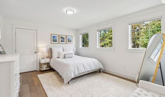 239 A Foreside Rd, Falmouth, ME 04105