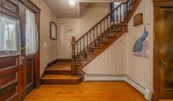 744 Hammond St, Bangor, ME 04401