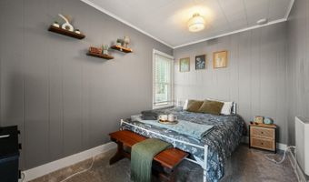 109 5th St, Aurora, IN 47001