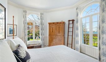 2 Harbor View Dr, Newport, RI 02840