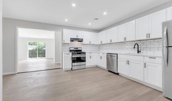 5 Mast Dr, Barnegat, NJ 08005