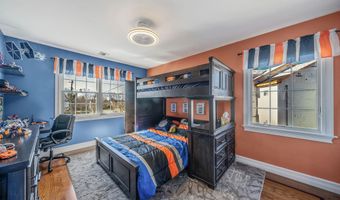 15 Foxcroft Rd, Albertson, NY 11507