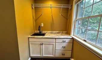 131 Pine Cir, Bennington, VT 05201
