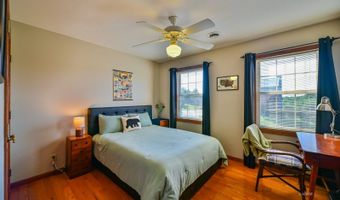 5 Warwick Ln, Athens, OH 45701