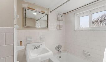 230 School St, Lincoln, RI 02865