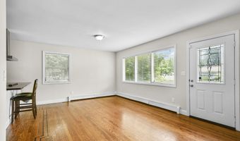 198 Macon Dr, Bridgeport, CT 06606