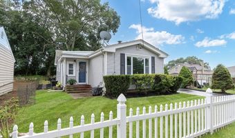 9 Pequot Ave, Cumberland, RI 02864