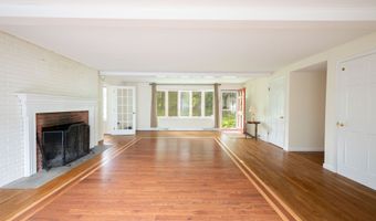 117 Long Meadow Hill Rd, Brookfield, CT 06804