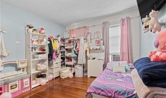 14 Parker St, Central Falls, RI 02863