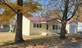 611 S Harrison Ave, Aurora, MO 65605