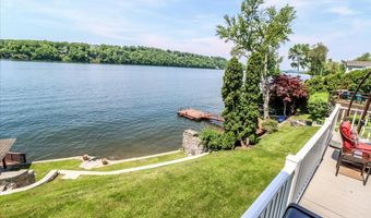 30 S Lake Shore Dr, Brookfield, CT 06804