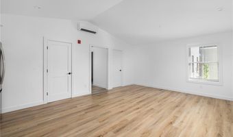32 Exchange St 203, East Greenwich, RI 02818