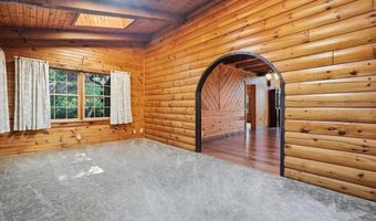 14 E Point Rd, Albrightsville, PA 18210