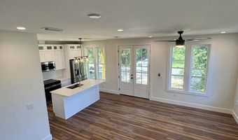 216 15th St, Apalachicola, FL 32320