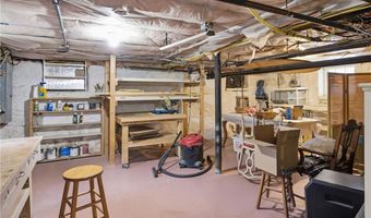 6 Brooks Ave, Newport, RI 02840