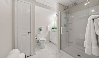 4 Bittersweet Ln 4, Bourne, MA 02532