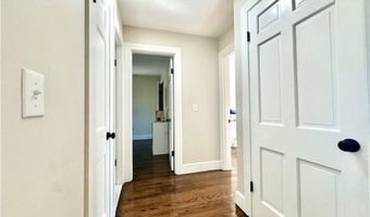 426 Metacom Ave 1, Bristol, RI 02809