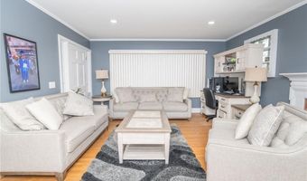 9 Farnum Ave, North Providence, RI 02911