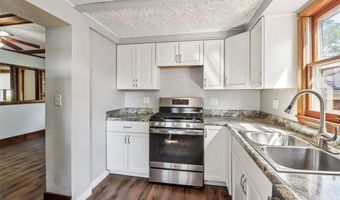 418 N 15th St, Adel, IA 50003