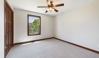 812 S 5th Ave, Brandon, SD 57005