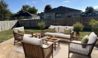 911 SW Cheyenne Dr, Bentonville, AR 72712