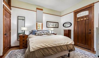 405 NW 5th St, Bentonville, AR 72712