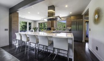753 Wrights Creek Dr, Ashland, OR 97520