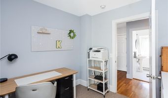 6 Pond Ave, Newport, RI 02840